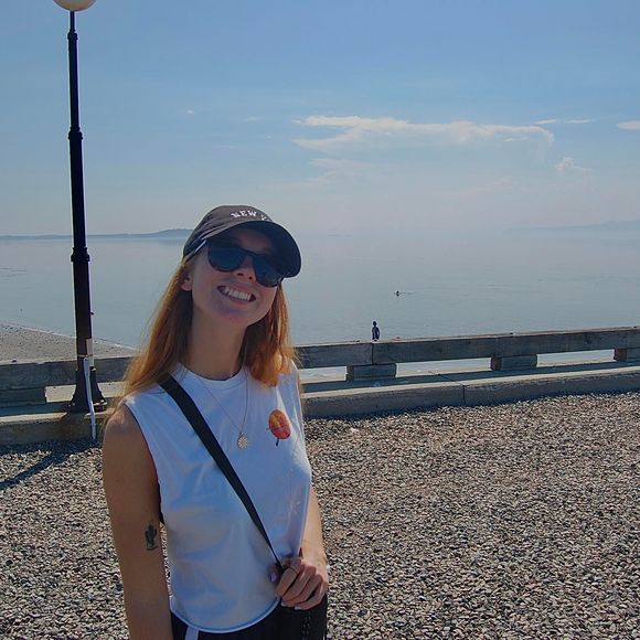 Meet your Posher, Arielle - Picture 1 of 1